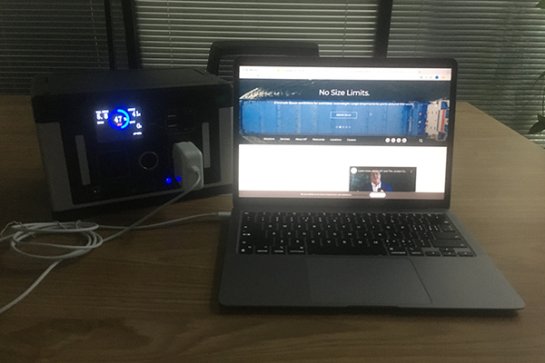 700W Intelligent Portable Power Station Emergency Office