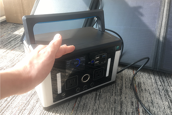 Solar Panels Charge Portable Outdoor Power Stations